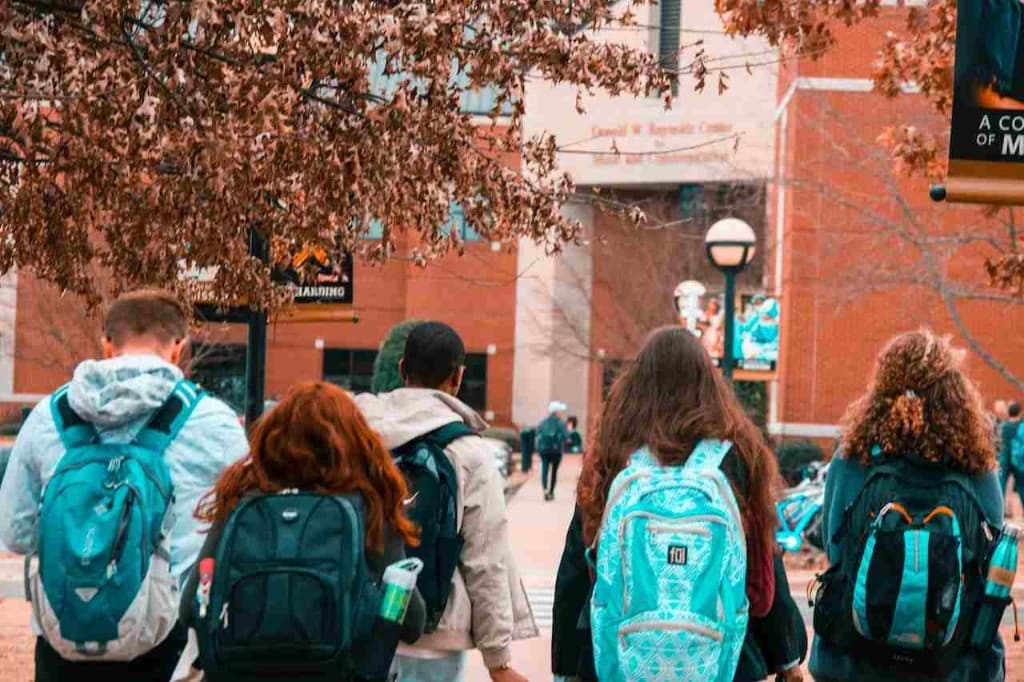 USA University Campus Tour — main